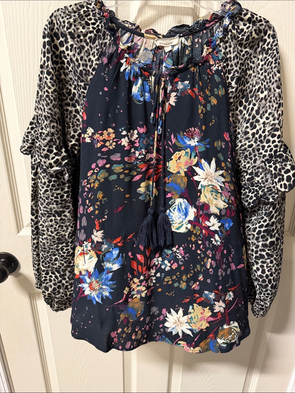 ODDY Navy Floral Blouse with Leopard-Print Sleeves